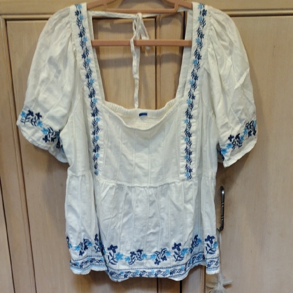 Old Navy Cropped Top With Blue Embroidery